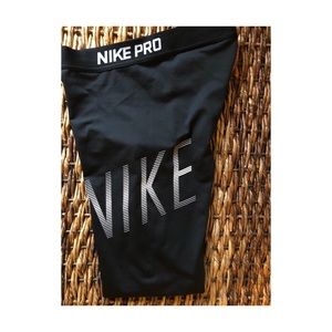 Nike pro cropped leggings
